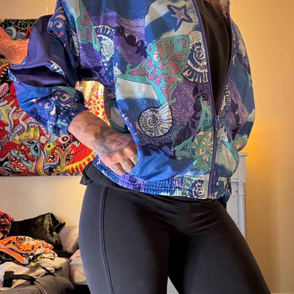 90s Women's Bomber windbreaker Jacket in Blue and Purple seashells
